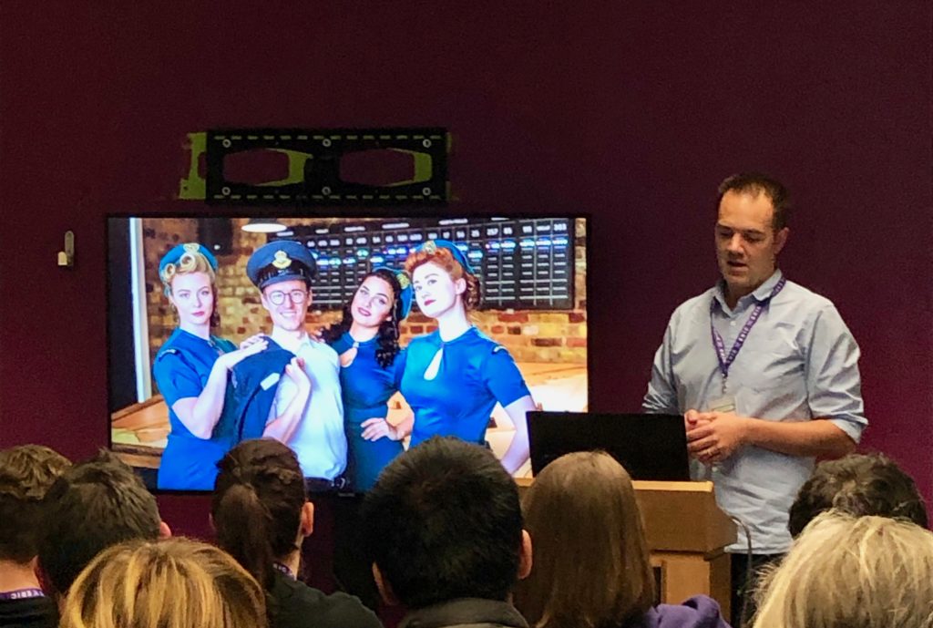 Brendan Mills (Escape Plan LTD in London/UK) talking about Teamphotos after Escape Rooms at ERIC 2019